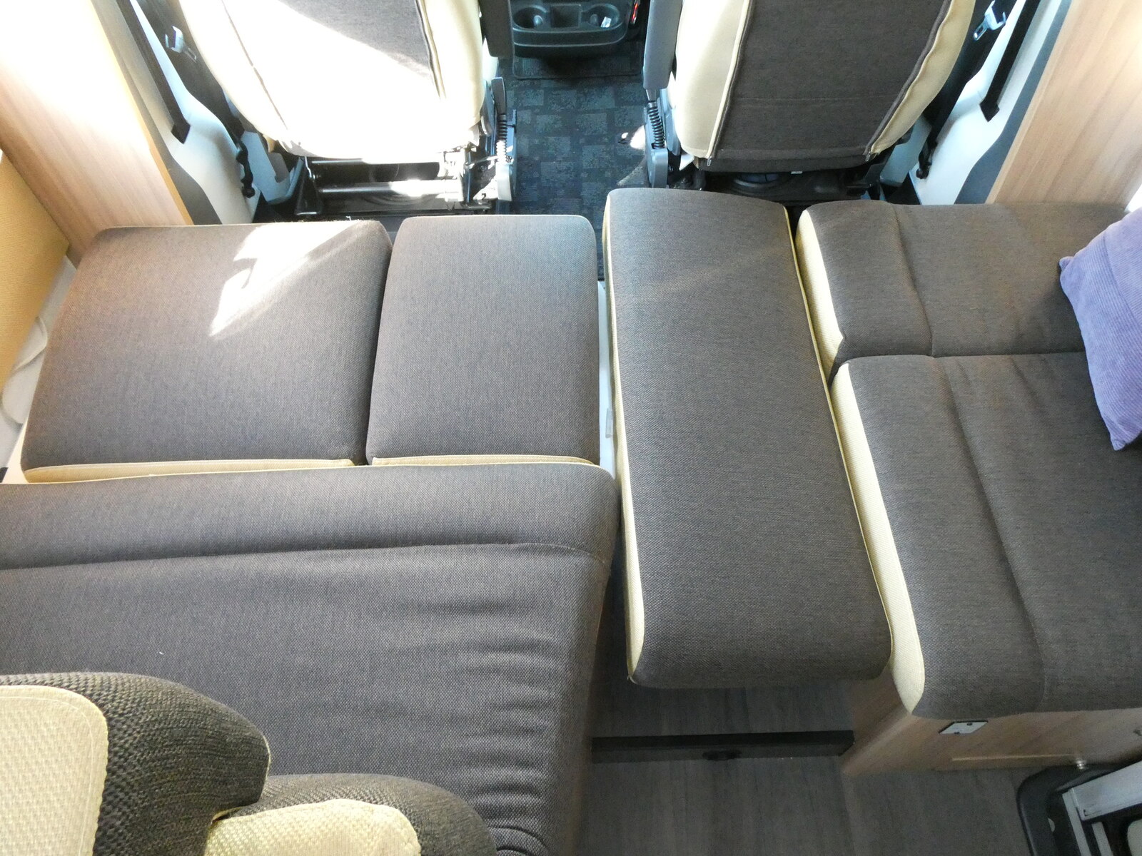 キャンピングカー キャブコン ｻﾝﾘﾋﾞﾝｸﾞ S70SP　6速AT　家庭用ｴｱｺﾝ