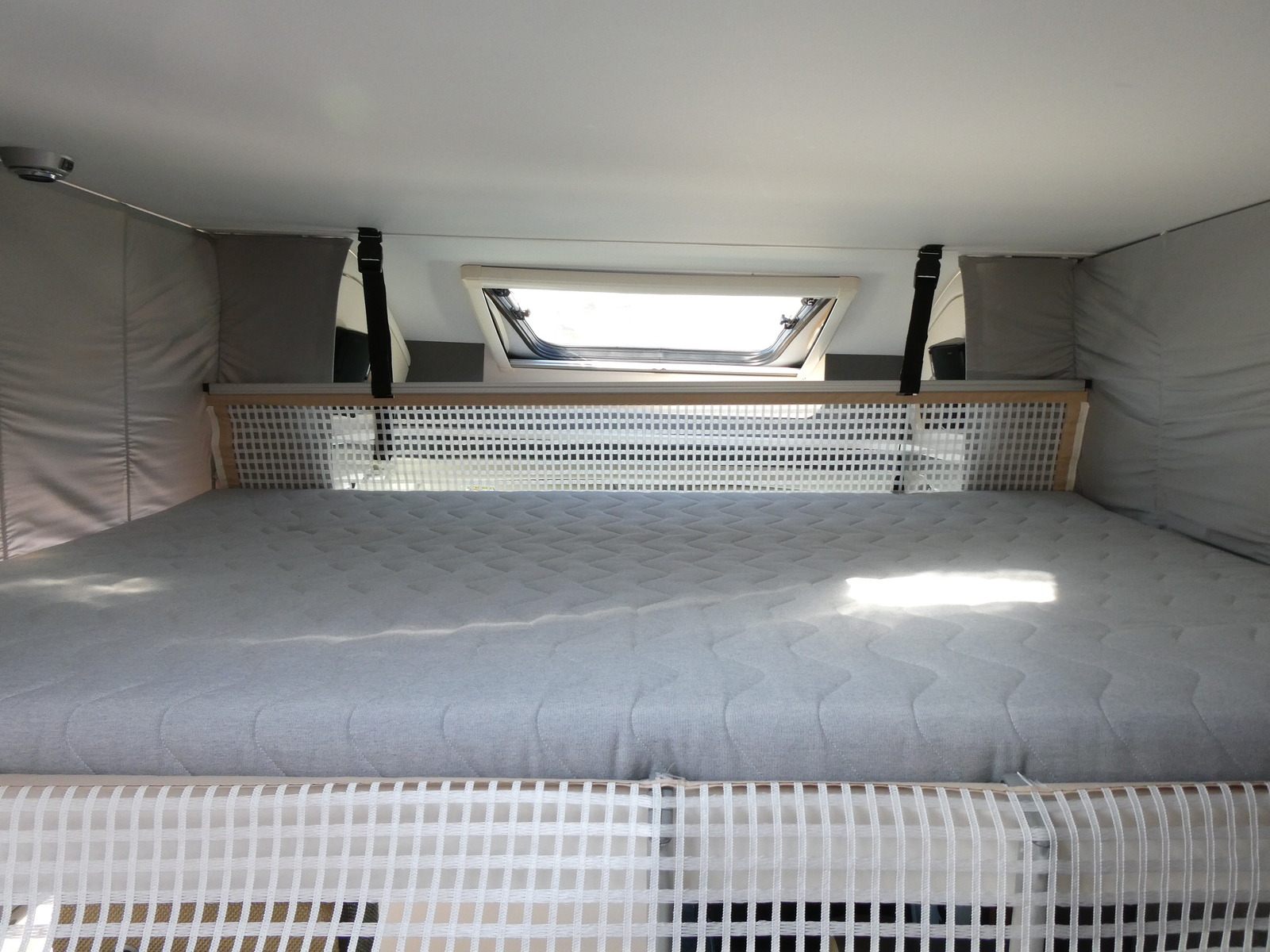 キャンピングカー キャブコン ｻﾝﾘﾋﾞﾝｸﾞ S70SP　6速AT　家庭用ｴｱｺﾝ