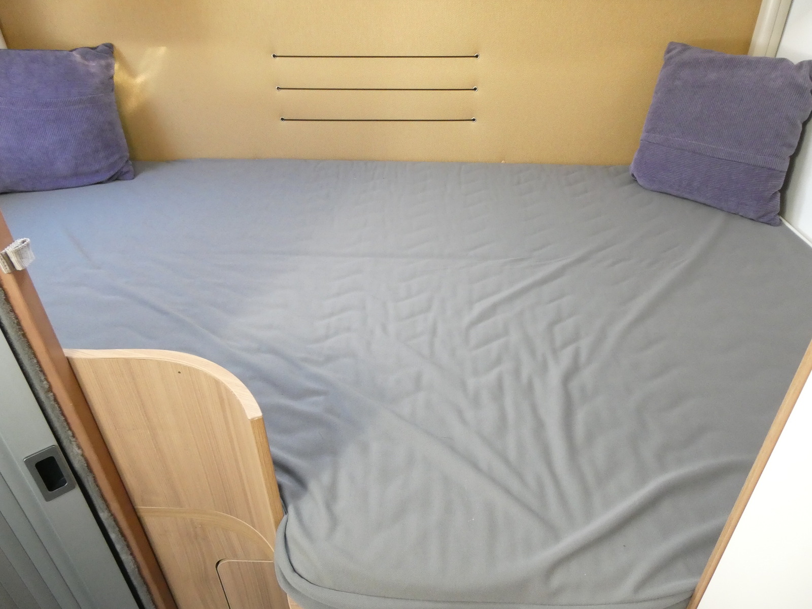 キャンピングカー キャブコン ｻﾝﾘﾋﾞﾝｸﾞ S70SP　6速AT　家庭用ｴｱｺﾝ