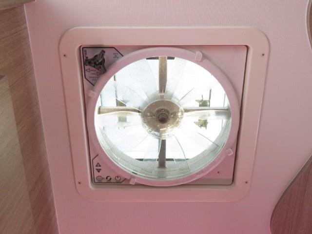 キャンピングカー キャブコン ｶﾑﾛｰﾄﾞ東和ｳﾞｫｰﾝR2B  EXC 4WD家庭用AC