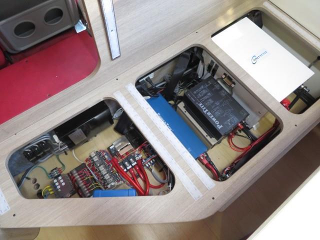 キャンピングカー キャブコン ｶﾑﾛｰﾄﾞ東和ｳﾞｫｰﾝR2B  EXC 4WD家庭用AC