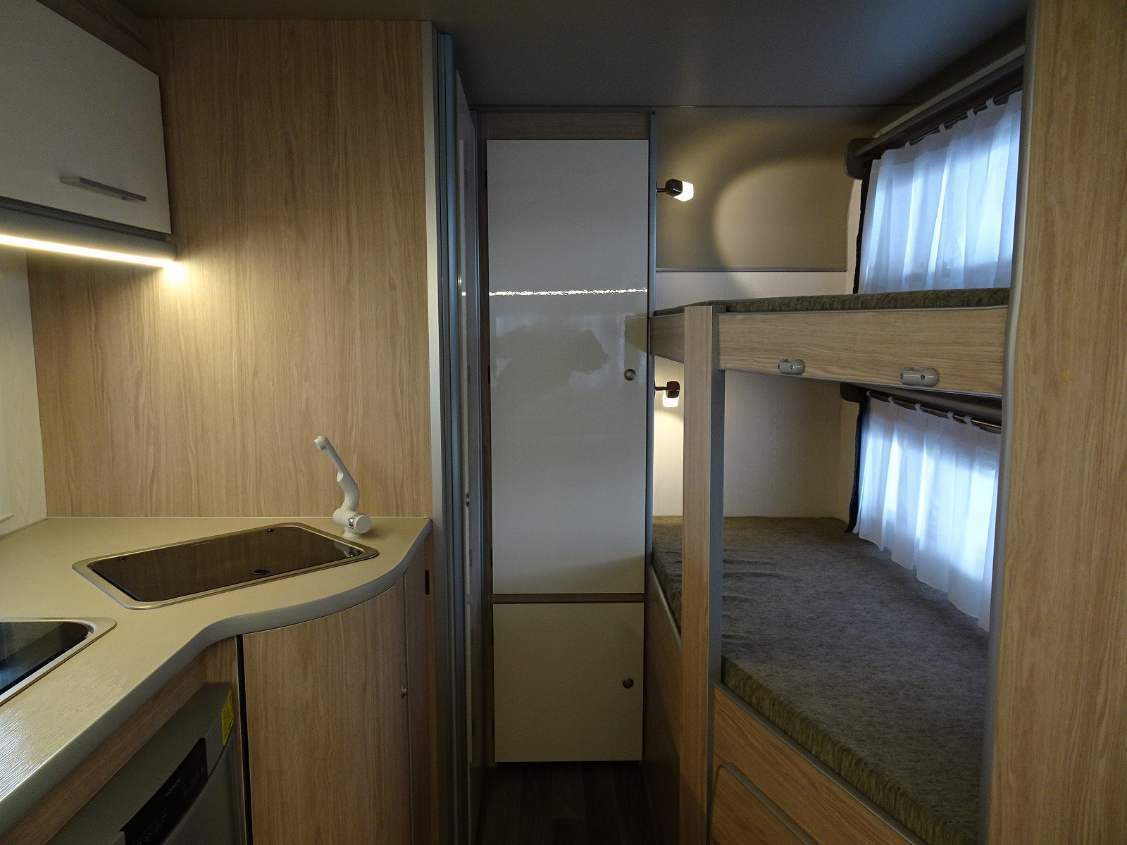 キャンピングカー トレーラー ｴｰｽﾜﾝ 330DL 家庭用ｴｱｺﾝ 登録済未使用車