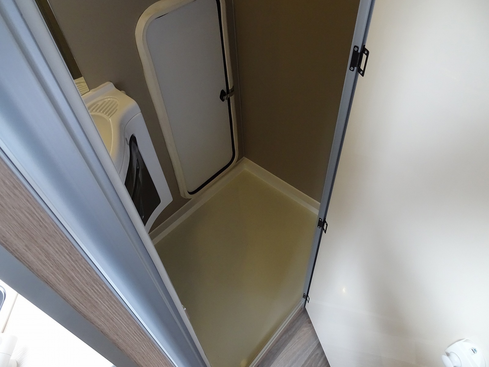 キャンピングカー トレーラー ｴｰｽﾜﾝ 330DL 家庭用ｴｱｺﾝ 登録済未使用車