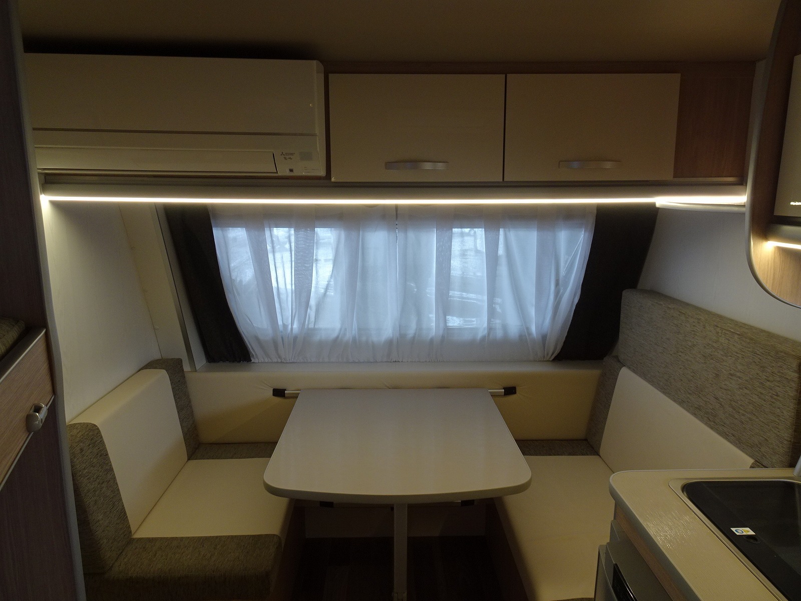 キャンピングカー トレーラー ｴｰｽﾜﾝ 330DL 家庭用ｴｱｺﾝ 登録済未使用車