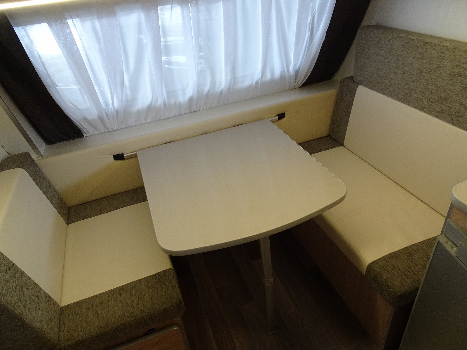 キャンピングカー トレーラー ｴｰｽﾜﾝ 330DL 家庭用ｴｱｺﾝ 登録済未使用車