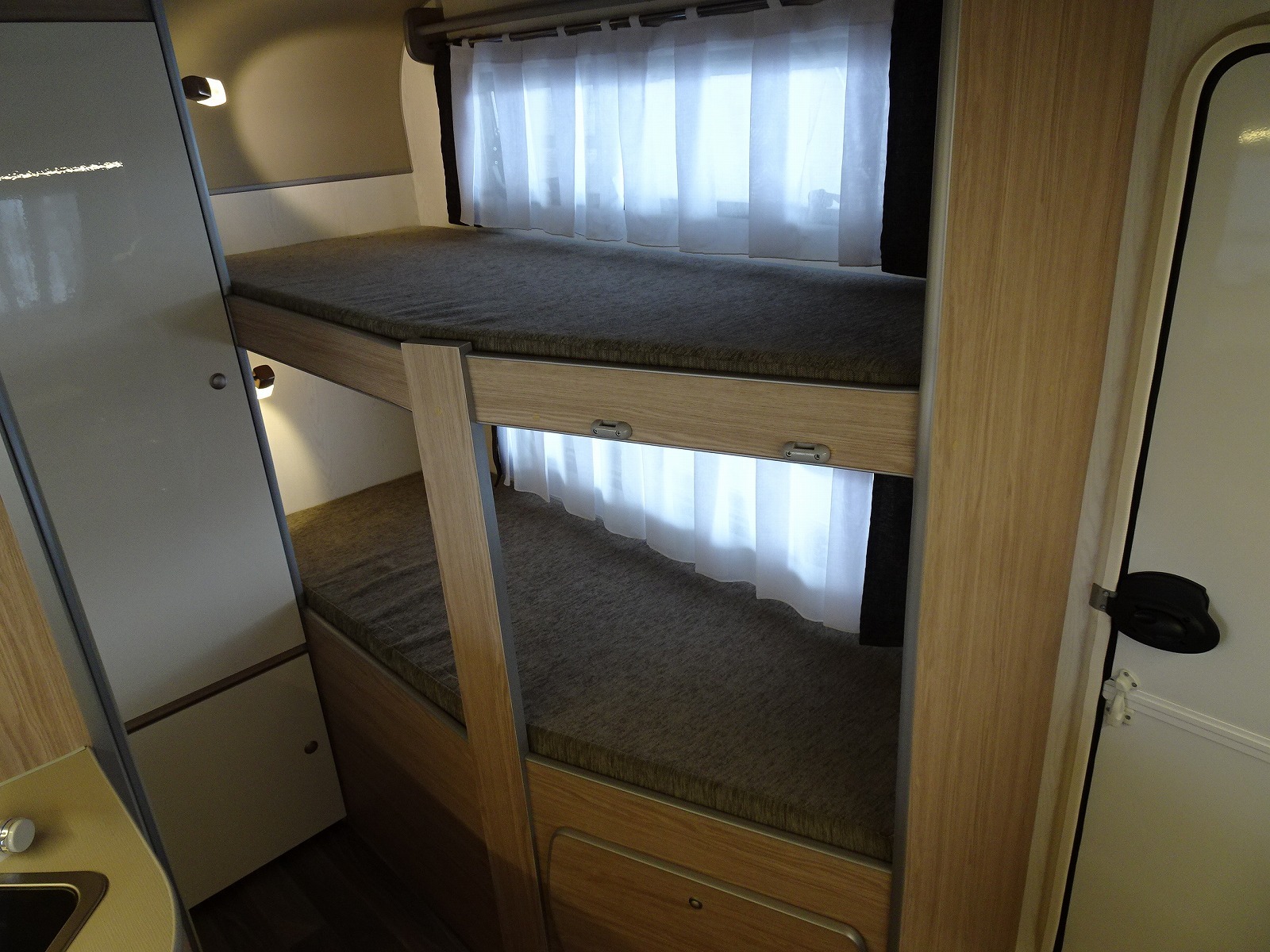 キャンピングカー トレーラー ｴｰｽﾜﾝ 330DL 家庭用ｴｱｺﾝ 登録済未使用車