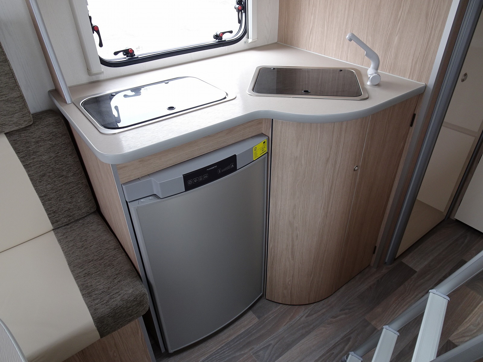 キャンピングカー トレーラー ｴｰｽﾜﾝ 330DL 家庭用ｴｱｺﾝ 登録済未使用車