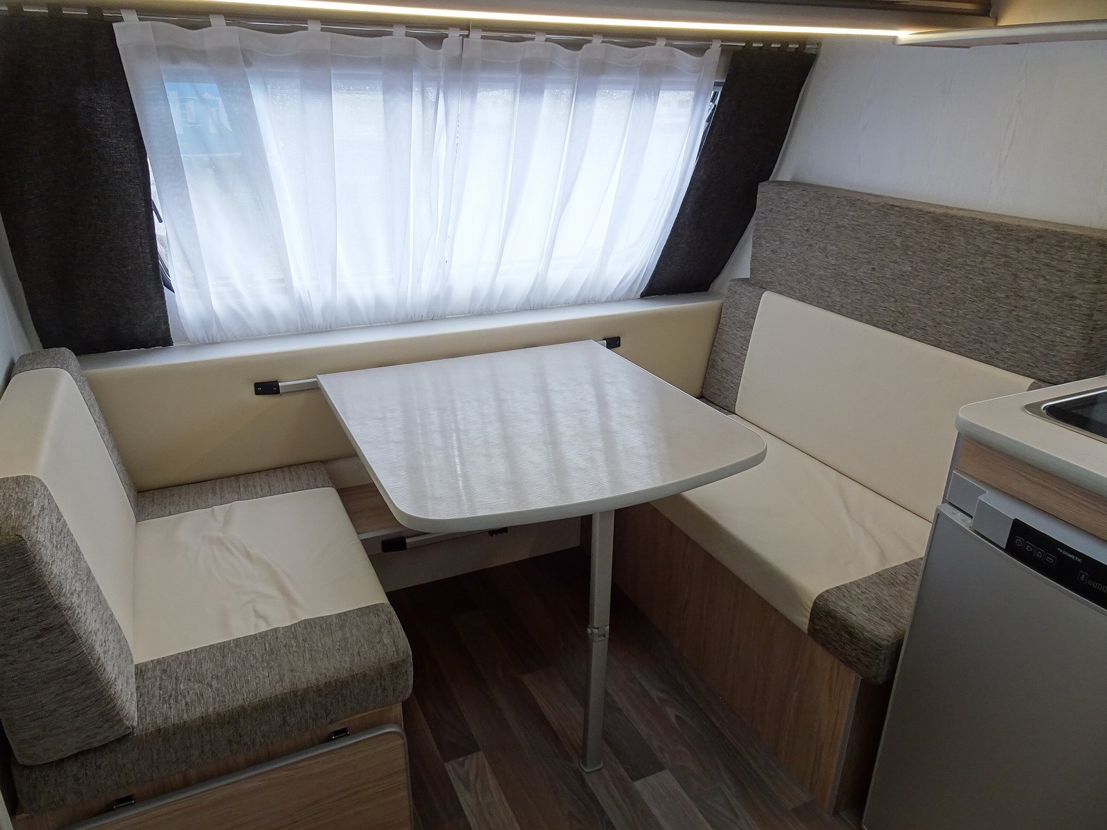 キャンピングカー トレーラー ｴｰｽﾜﾝ330ﾙｰﾑ 登録済未使用車 家庭用ｴｱｺﾝ