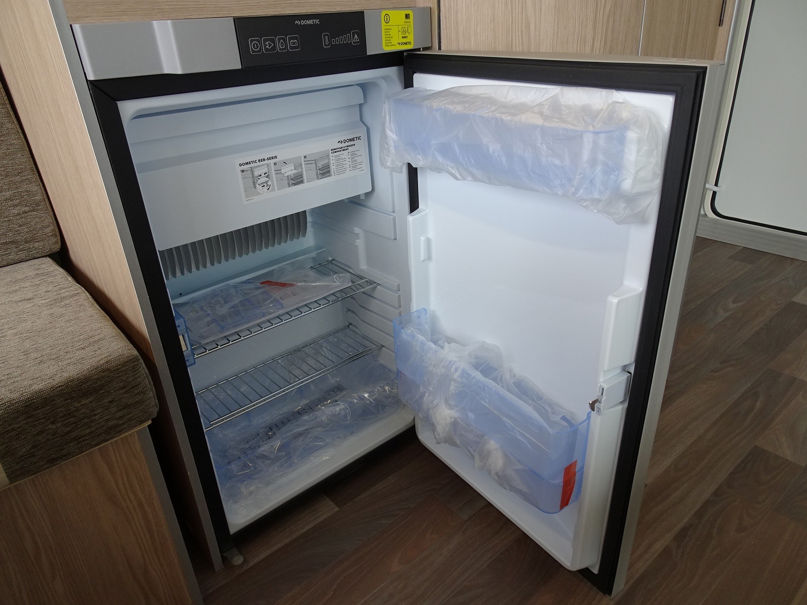 キャンピングカー トレーラー ｴｰｽﾜﾝ330ﾙｰﾑ 登録済未使用車 家庭用ｴｱｺﾝ