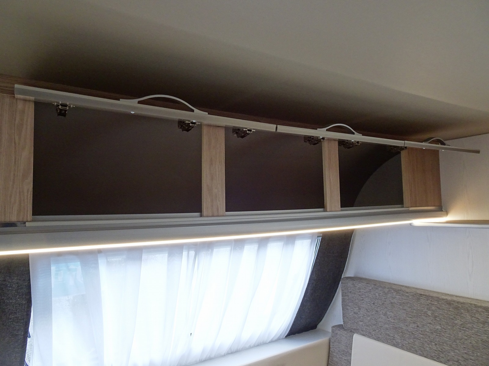 キャンピングカー トレーラー ｴｰｽﾜﾝ330ﾙｰﾑ 登録済未使用車 家庭用ｴｱｺﾝ