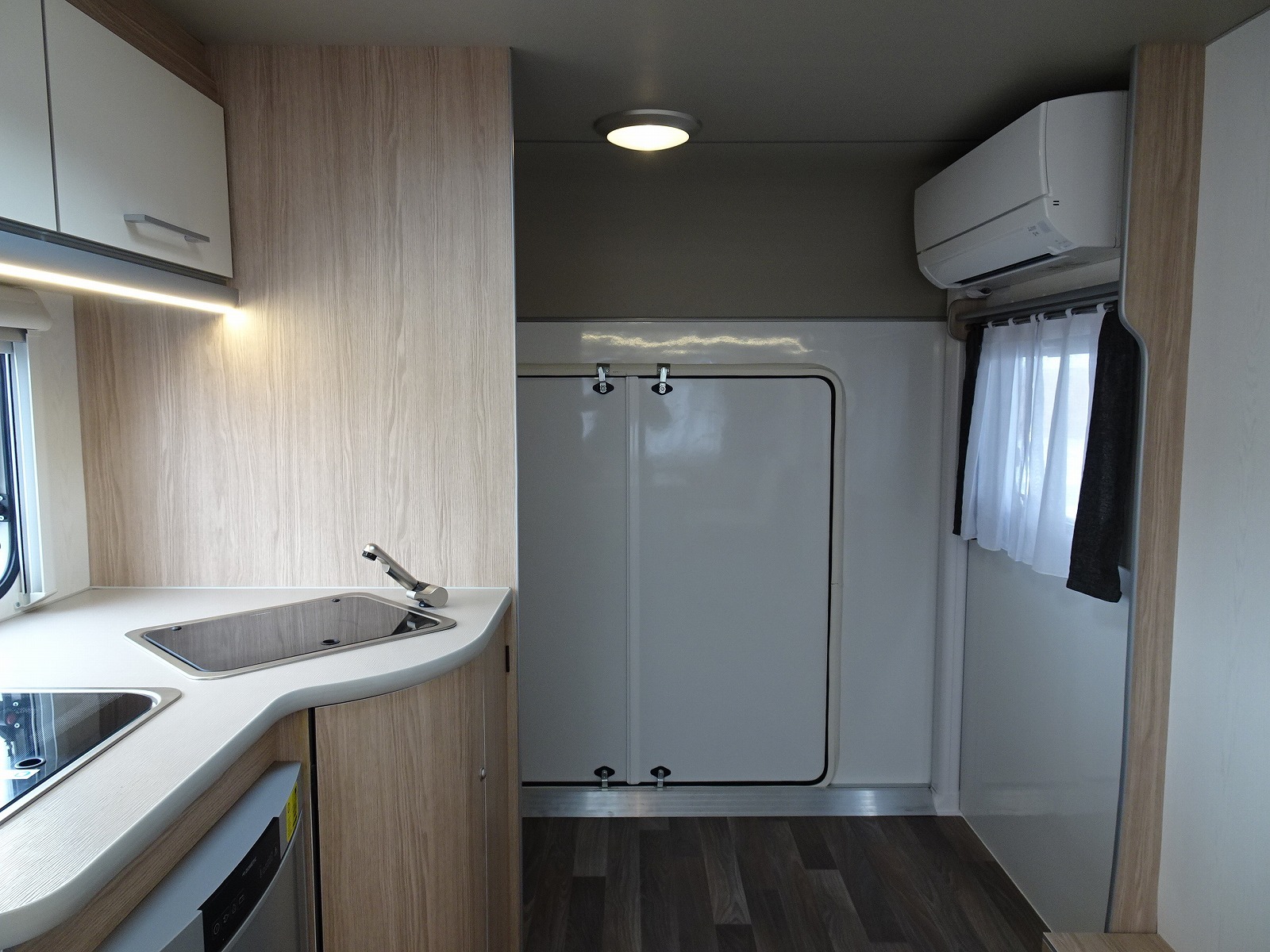 キャンピングカー トレーラー ｴｰｽﾜﾝ330ﾙｰﾑ 登録済未使用車 家庭用ｴｱｺﾝ