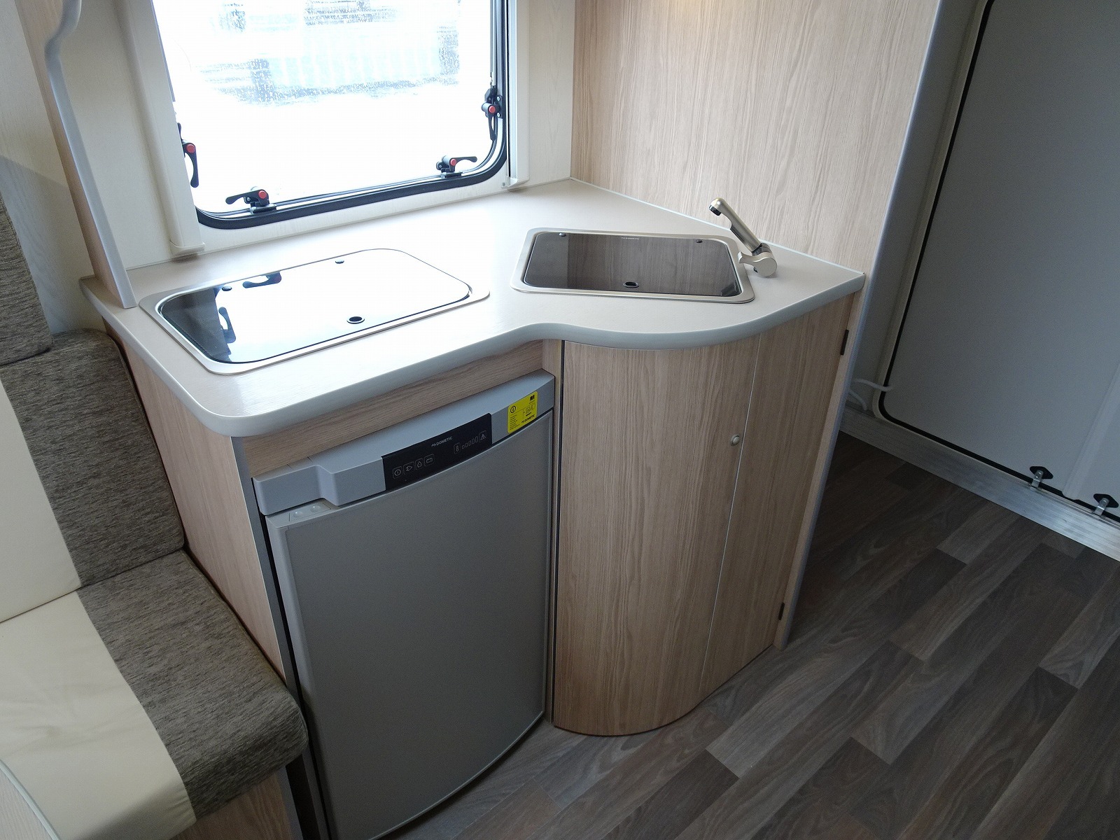 キャンピングカー トレーラー ｴｰｽﾜﾝ330ﾙｰﾑ 登録済未使用車 家庭用ｴｱｺﾝ