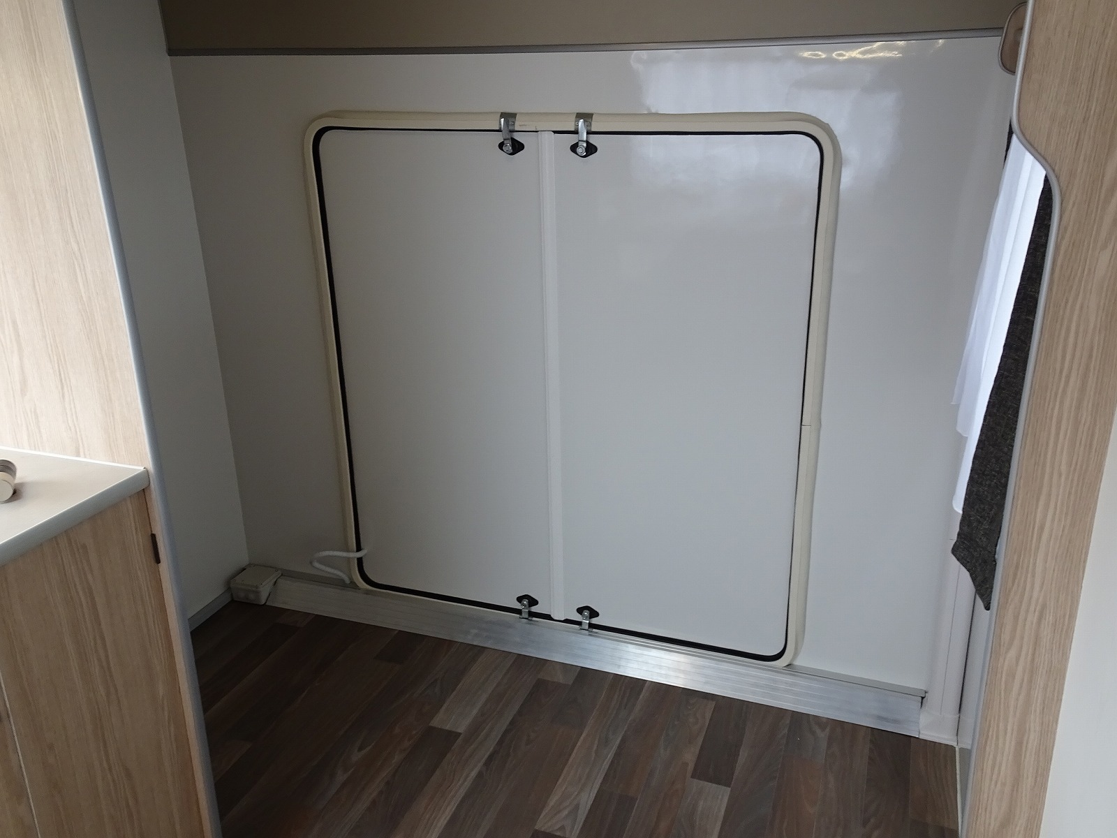 キャンピングカー トレーラー ｴｰｽﾜﾝ330ﾙｰﾑ 登録済未使用車 家庭用ｴｱｺﾝ