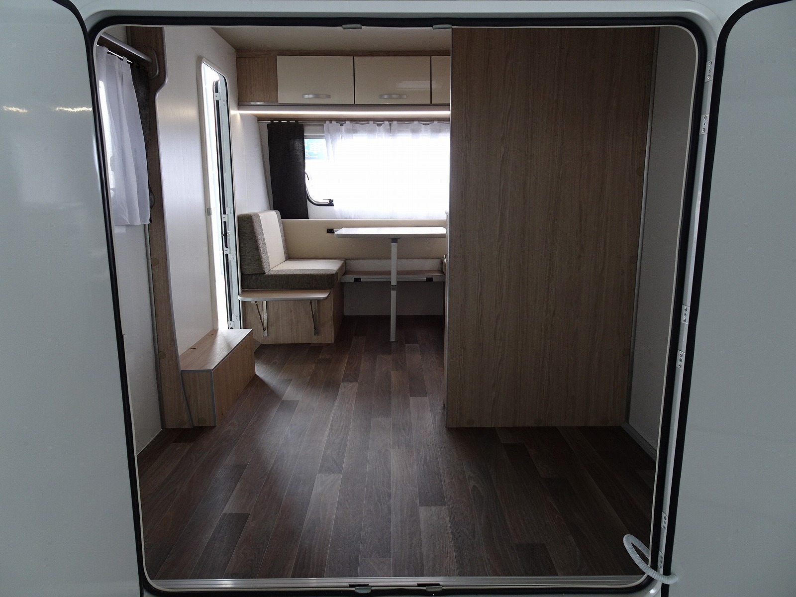 キャンピングカー トレーラー ｴｰｽﾜﾝ330ﾙｰﾑ 登録済未使用車 家庭用ｴｱｺﾝ