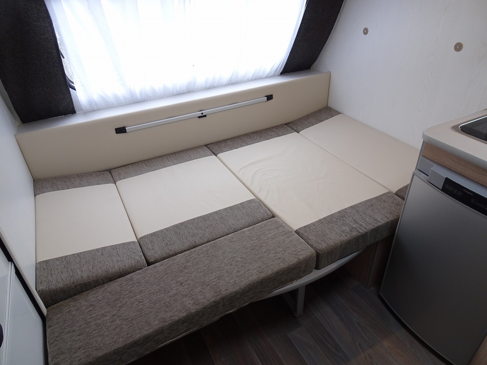 キャンピングカー トレーラー ｴｰｽﾜﾝ330ﾙｰﾑ 登録済未使用車 家庭用ｴｱｺﾝ