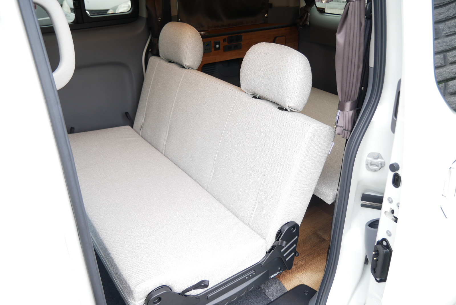 キャンピングカー バンコン NV200ﾊﾞﾈｯﾄ  FOCS ﾙｿ