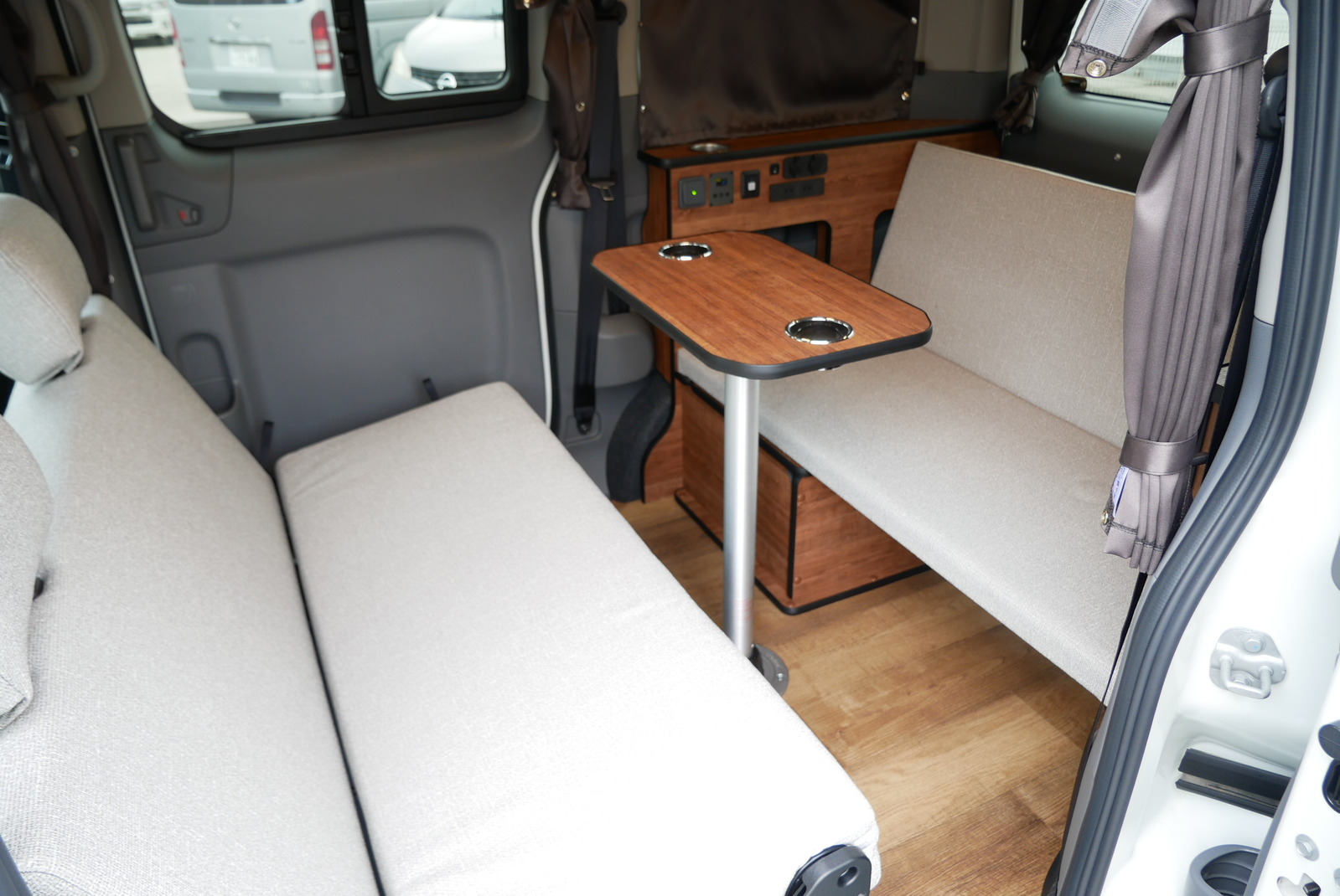 キャンピングカー バンコン NV200ﾊﾞﾈｯﾄ  FOCS ﾙｿ