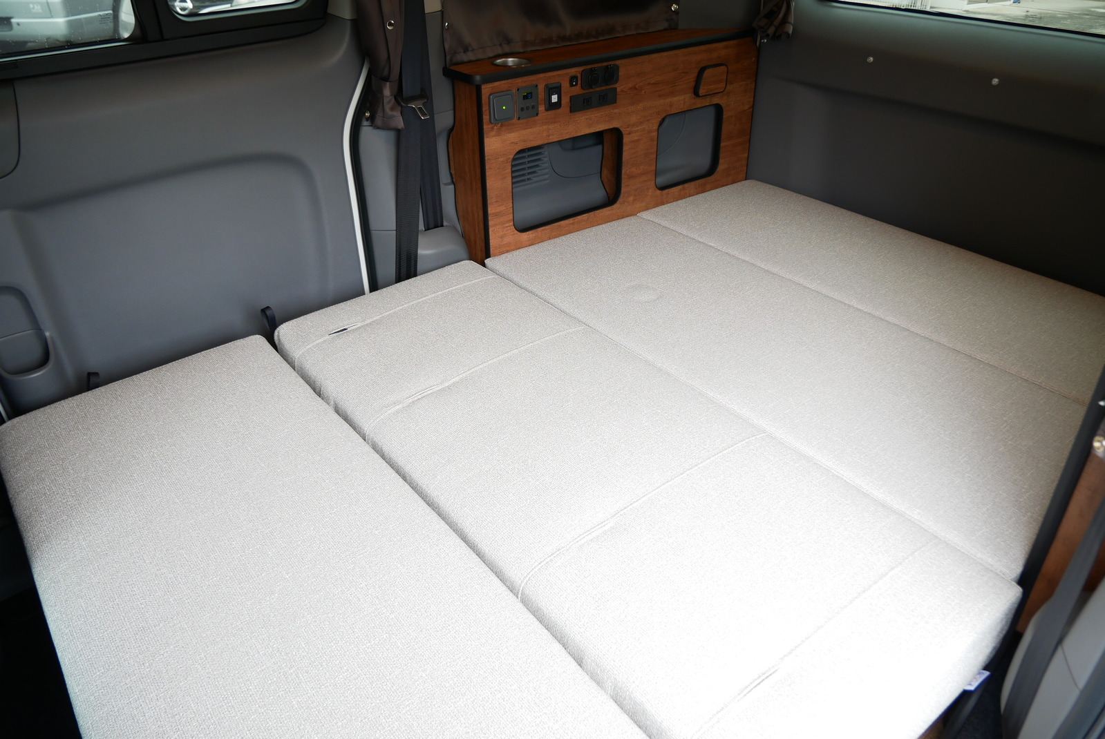 キャンピングカー バンコン NV200ﾊﾞﾈｯﾄ  FOCS ﾙｿ