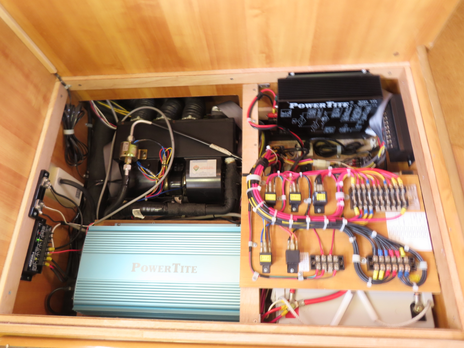 キャンピングカー キャブコン ｶﾑﾛｰﾄﾞ ﾊﾞﾝﾃｯｸ ｼﾞﾙ520 FFﾋｰﾀｰ