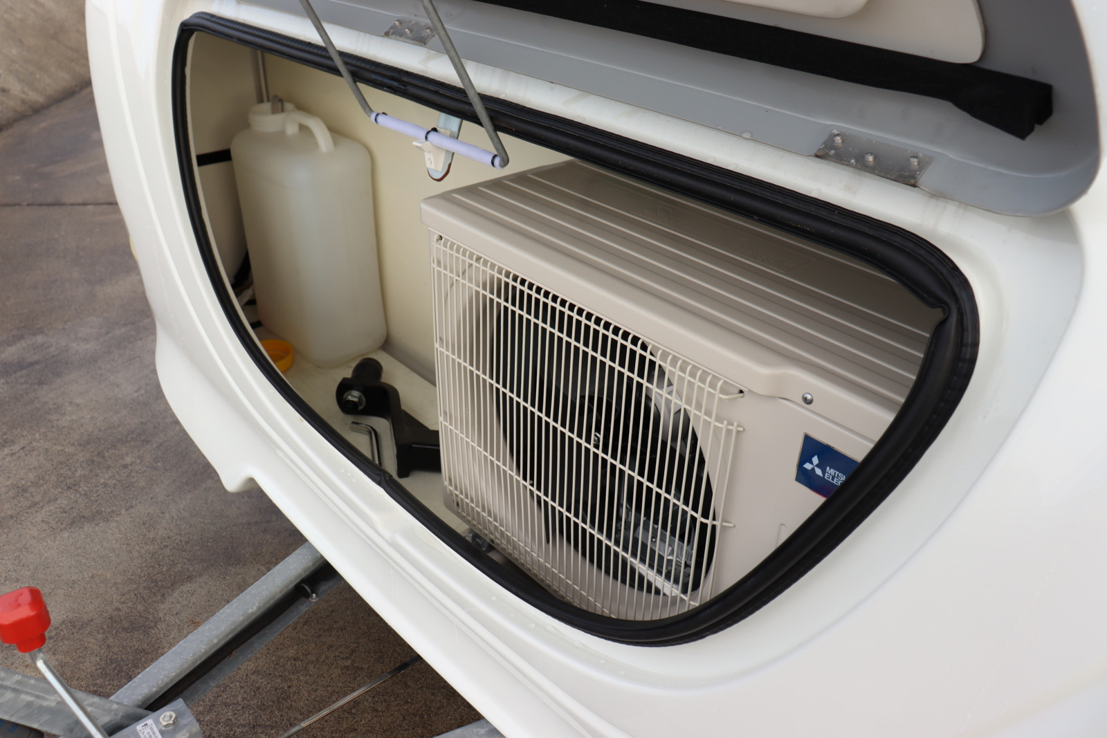 キャンピングカー トレーラー ｴｰｽｷｬﾗﾊﾞﾝ ｴｰｽ330ﾙｰﾑ 登録済未使用車