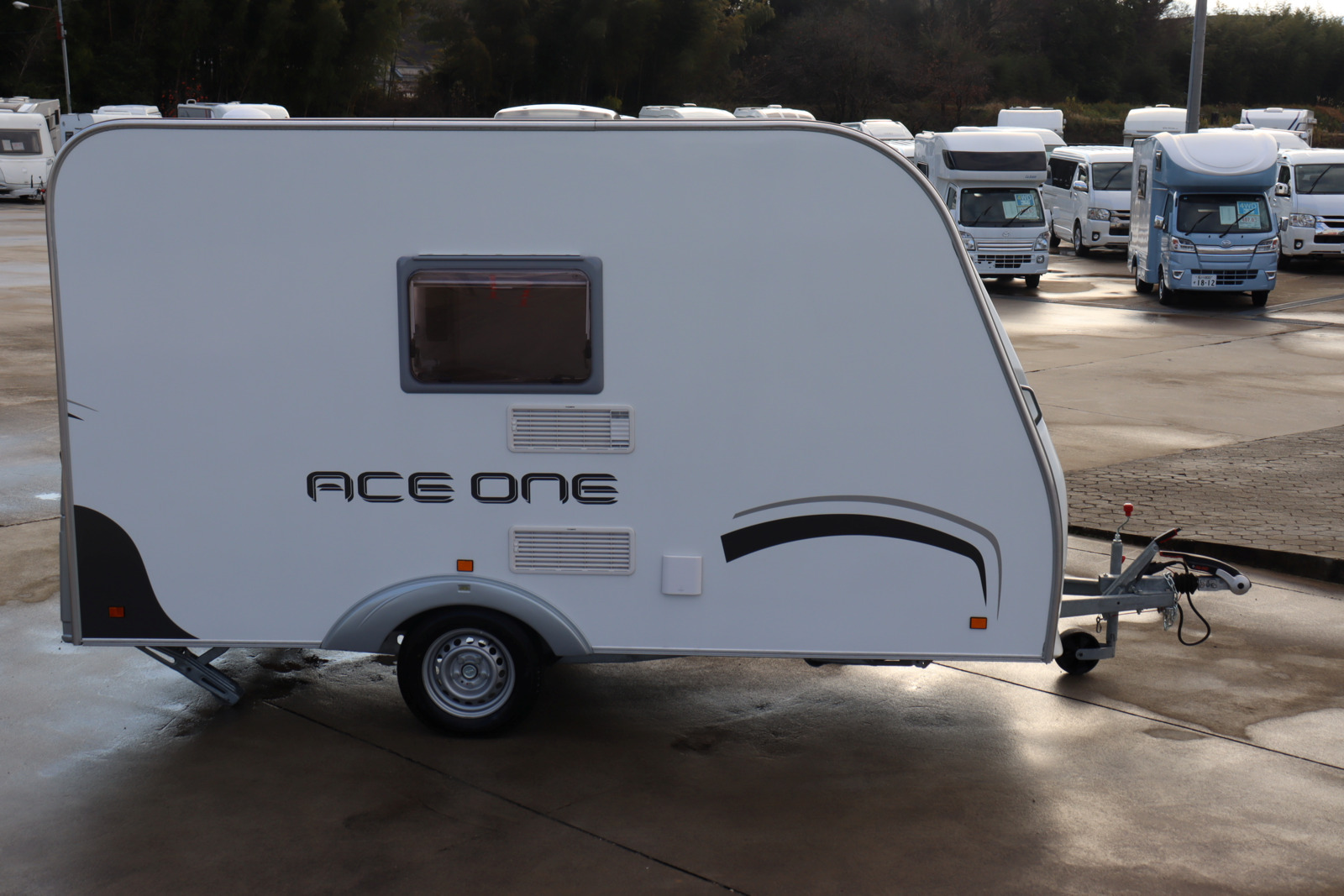 キャンピングカー トレーラー ｴｰｽｷｬﾗﾊﾞﾝ ｴｰｽ330ﾙｰﾑ 登録済未使用車