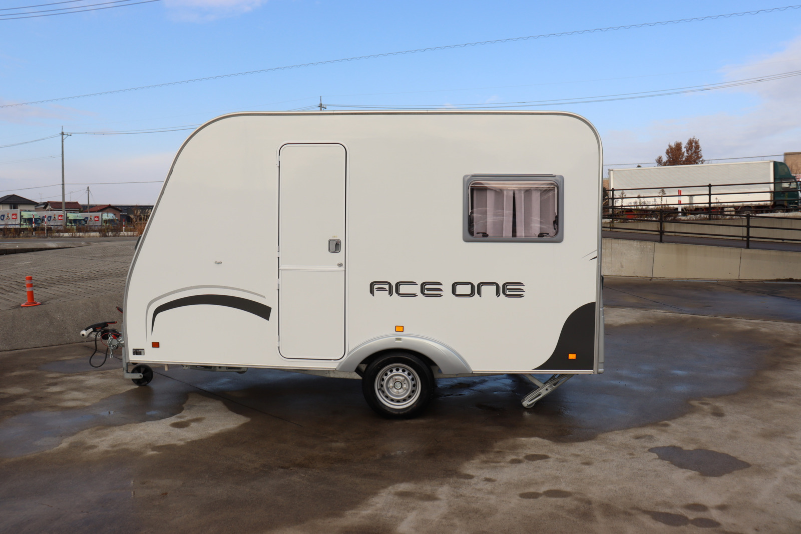 キャンピングカー トレーラー ｴｰｽｷｬﾗﾊﾞﾝ ｴｰｽ330ﾙｰﾑ 登録済未使用車