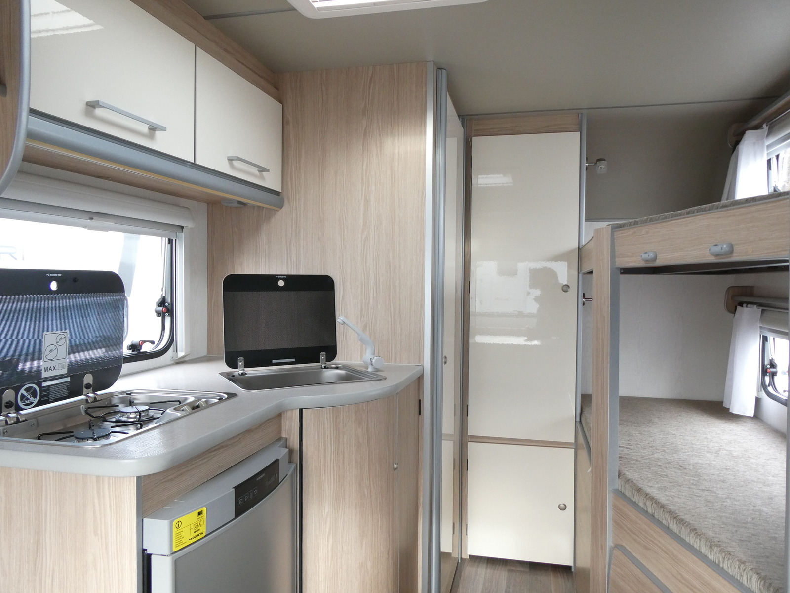 キャンピングカー トレーラー ｴｰｽｷｬﾗﾊﾞﾝｽﾞ　ｴｰｽ330DL　未使用車(未登録車)