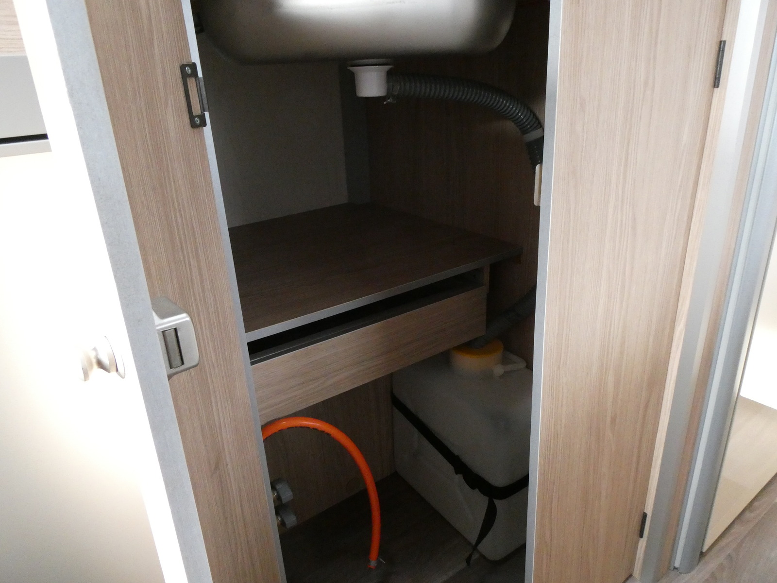 キャンピングカー トレーラー ｴｰｽｷｬﾗﾊﾞﾝｽﾞ　ｴｰｽ330DL　未使用車(未登録車)