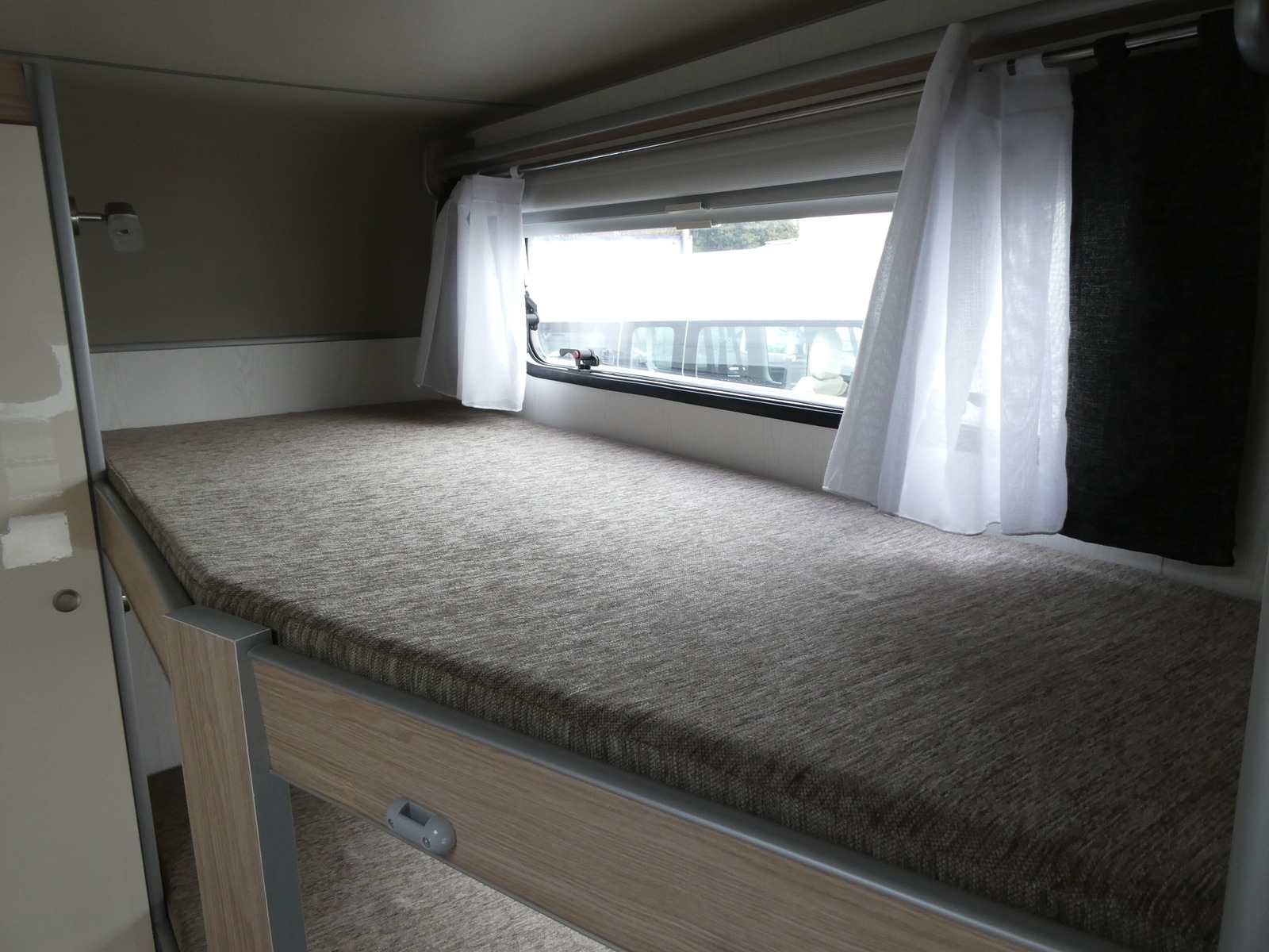 キャンピングカー トレーラー ｴｰｽｷｬﾗﾊﾞﾝｽﾞ　ｴｰｽ330DL　未使用車(未登録車)