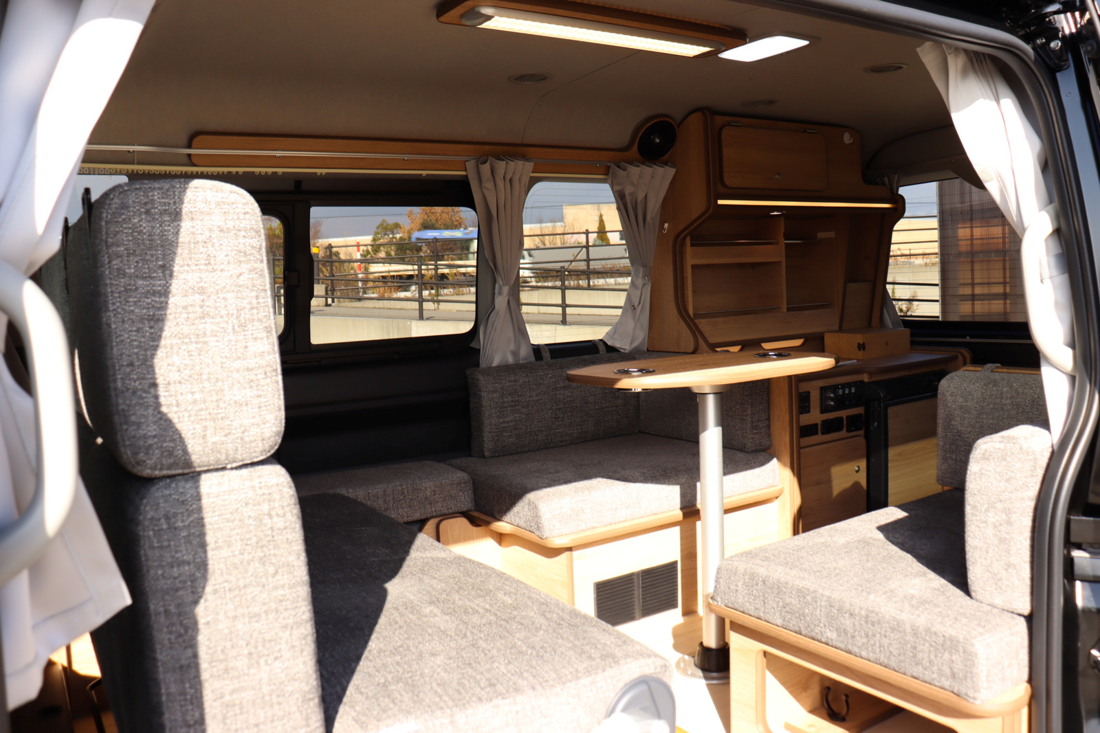 キャンピングカー バンコン ﾊｲｴｰｽ FOCS DS-F 4WD FFﾋｰﾀｰ