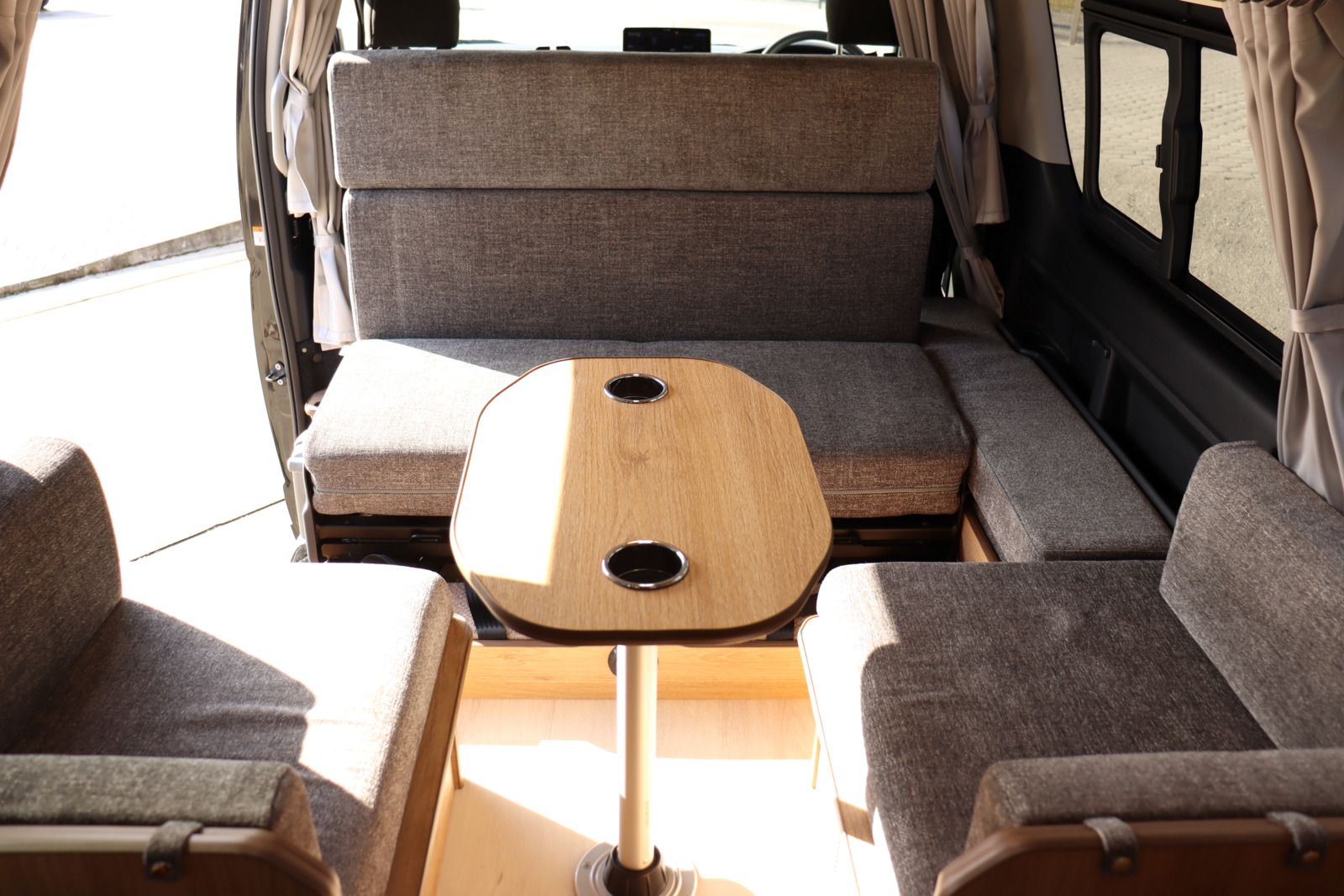 キャンピングカー バンコン ﾊｲｴｰｽ FOCS DS-F 4WD FFﾋｰﾀｰ