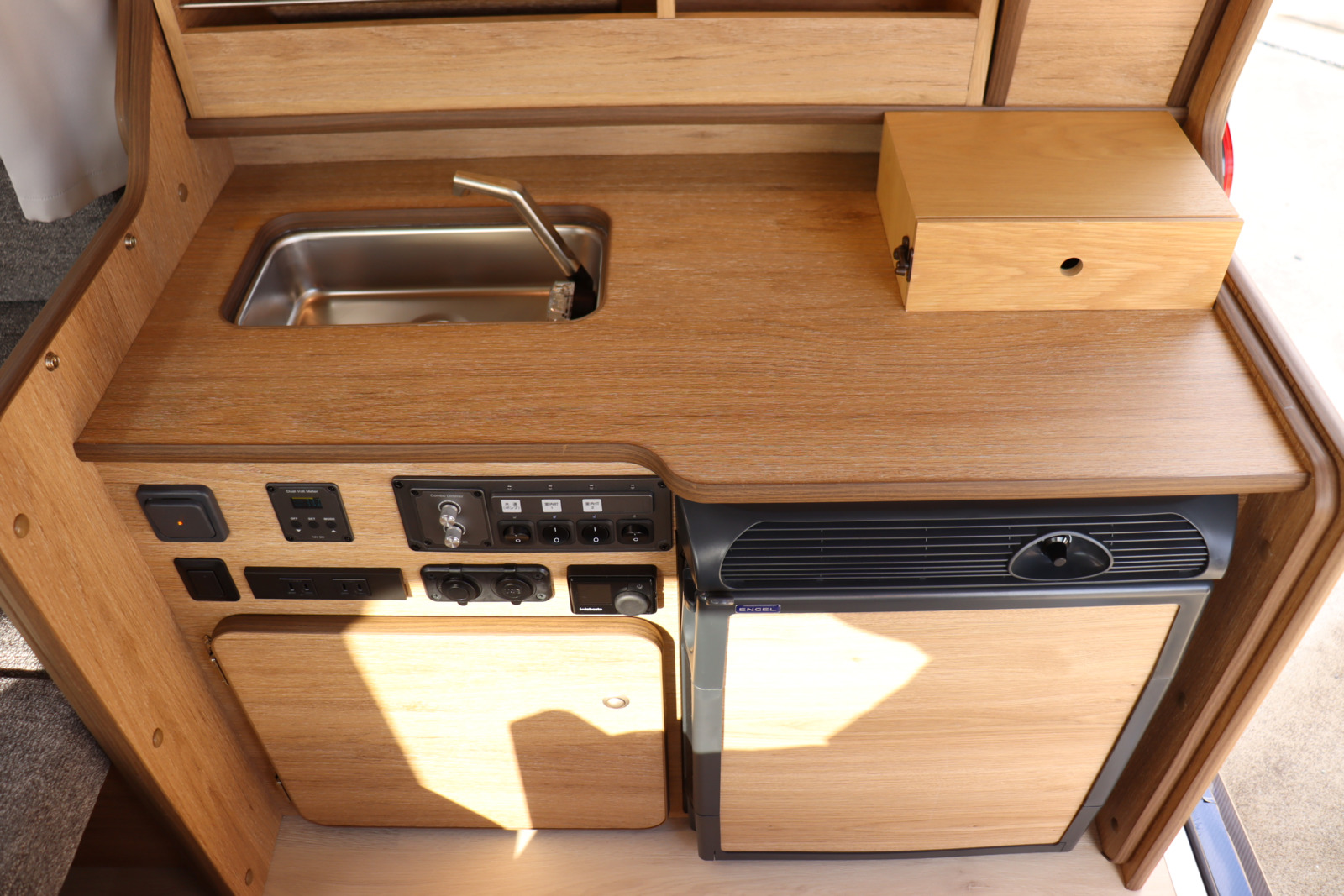 キャンピングカー バンコン ﾊｲｴｰｽ FOCS DS-F 4WD FFﾋｰﾀｰ