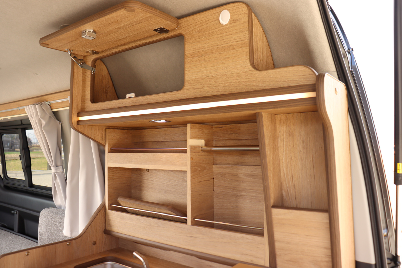 キャンピングカー バンコン ﾊｲｴｰｽ FOCS DS-F 4WD FFﾋｰﾀｰ