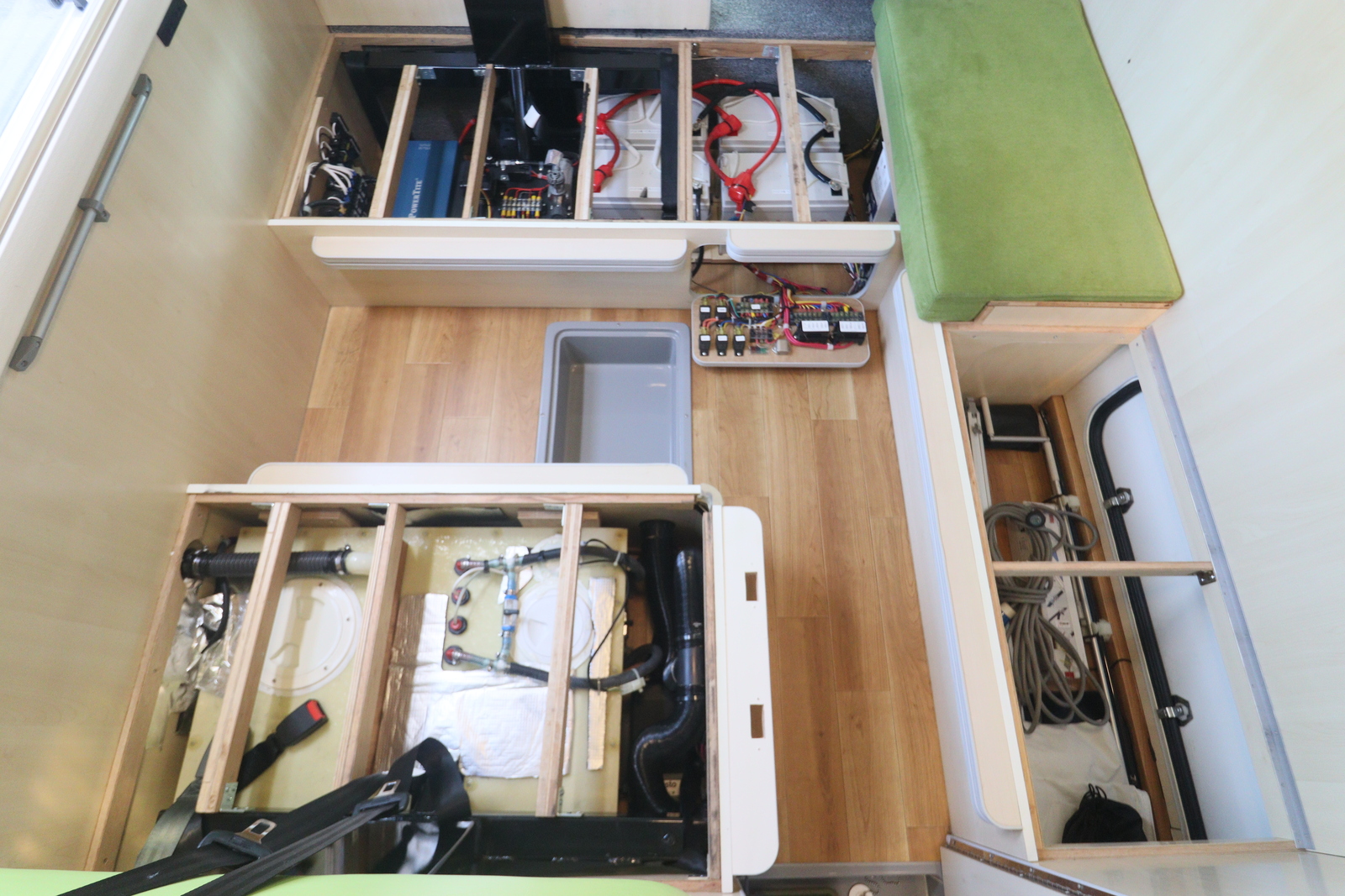 キャンピングカー キャブコン ｶﾑﾛｰﾄﾞ ﾊﾞﾝﾃｯｸ ｺﾙﾄﾞﾘｰﾌﾞｽ 4WD