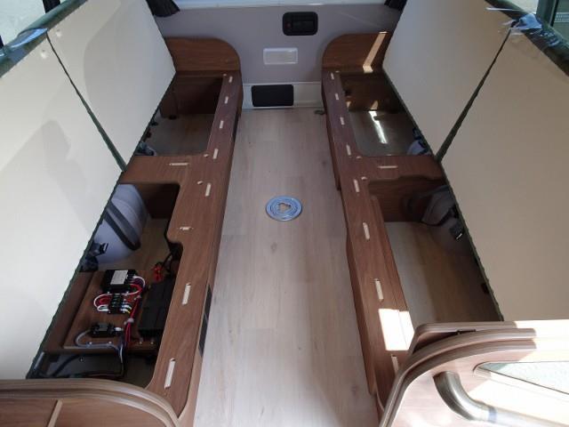 キャンピングカー バンコン ﾊｲｴｰｽ FOCS ｼｴｽﾀ 8型新車 展示車
