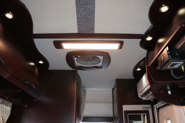 キャンピングカー バスコン ｺｰｽﾀｰ ﾅｯﾂRV ﾎﾞｰﾀﾞｰﾊﾞﾝｸｽ　家庭用AC