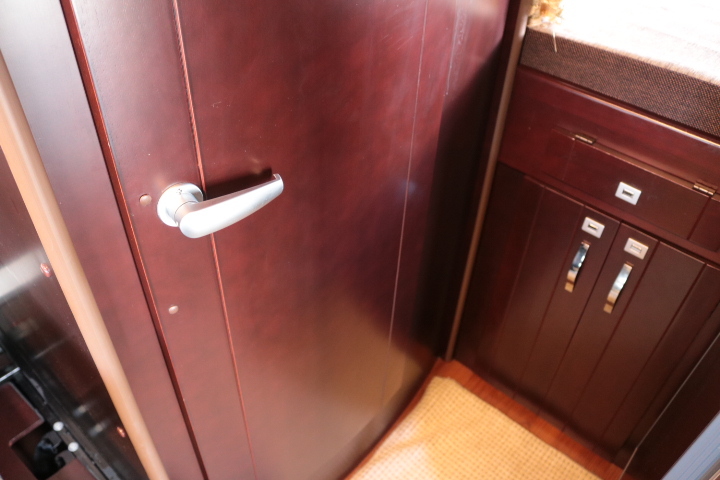 キャンピングカー バスコン ｺｰｽﾀｰ ﾅｯﾂRV ﾎﾞｰﾀﾞｰﾊﾞﾝｸｽ　家庭用AC