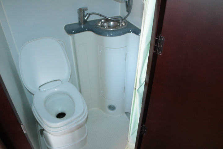 キャンピングカー バスコン ｺｰｽﾀｰ ﾅｯﾂRV ﾎﾞｰﾀﾞｰﾊﾞﾝｸｽ　家庭用AC