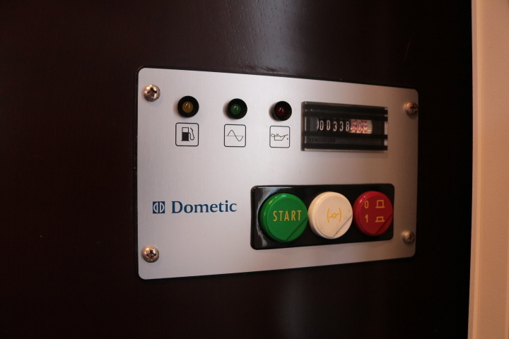 キャンピングカー バスコン ｺｰｽﾀｰ ﾅｯﾂRV ﾎﾞｰﾀﾞｰﾊﾞﾝｸｽ　家庭用AC