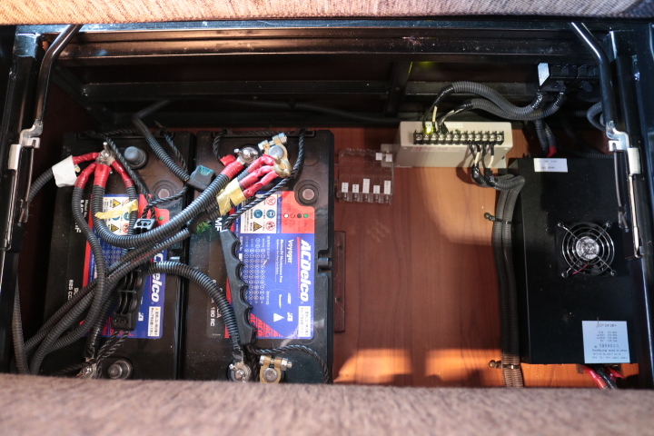 キャンピングカー バスコン ｺｰｽﾀｰ ﾅｯﾂRV ﾎﾞｰﾀﾞｰﾊﾞﾝｸｽ　家庭用AC