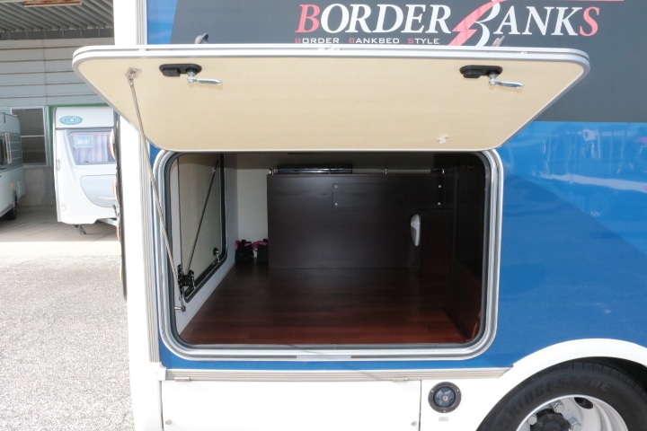 キャンピングカー バスコン ｺｰｽﾀｰ ﾅｯﾂRV ﾎﾞｰﾀﾞｰﾊﾞﾝｸｽ　家庭用AC