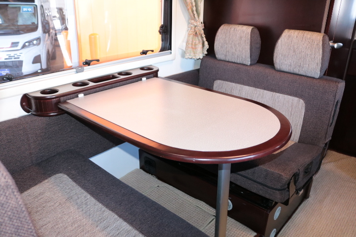 キャンピングカー バスコン ｺｰｽﾀｰ ﾅｯﾂRV ﾎﾞｰﾀﾞｰﾊﾞﾝｸｽ　家庭用AC