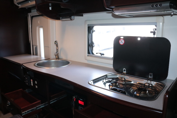 キャンピングカー バスコン ｺｰｽﾀｰ ﾅｯﾂRV ﾎﾞｰﾀﾞｰﾊﾞﾝｸｽ　家庭用AC