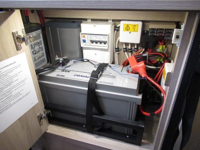 キャンピングカー バンコン ﾍﾞﾝﾂ　ｽﾌﾟﾘﾝﾀｰ417CDI　KABEVAN 690LB
