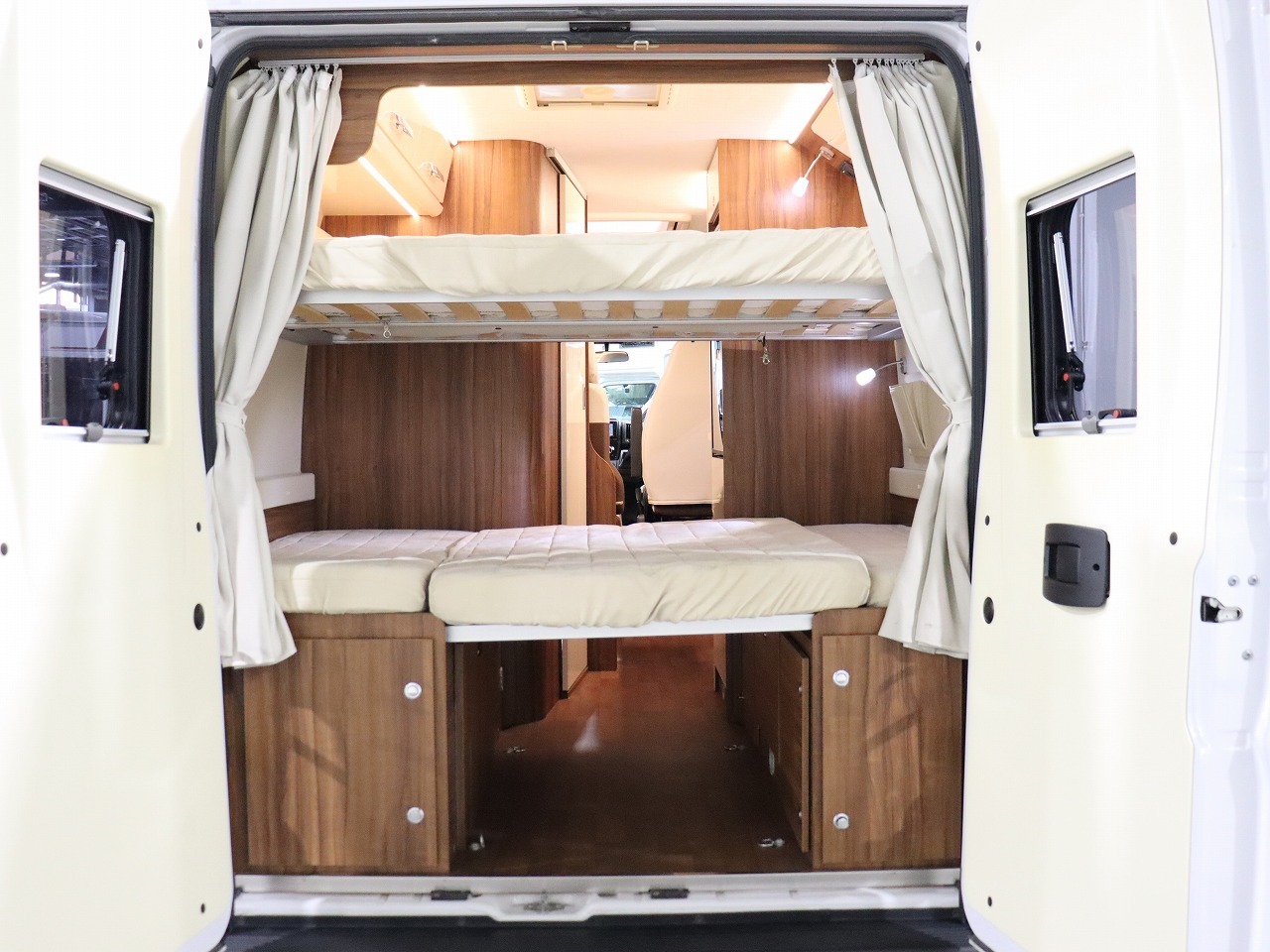 キャンピングカー バンコン ﾃﾞｭｶﾄ ﾛｰﾗｰﾁｰﾑ ﾘﾋﾞﾝｸﾞｽﾄﾝ5　FF