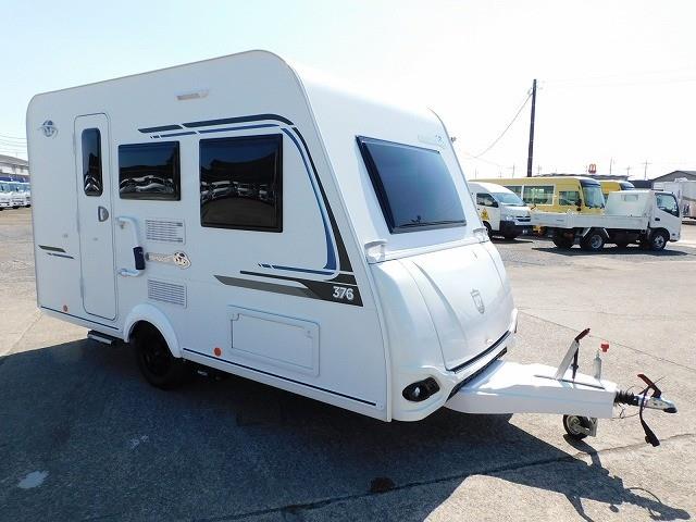 キャンピングカー トレーラー ﾄﾘｶﾞﾉ ｴﾒﾛｰﾄﾞ376VIP2.0 牽引免許不要