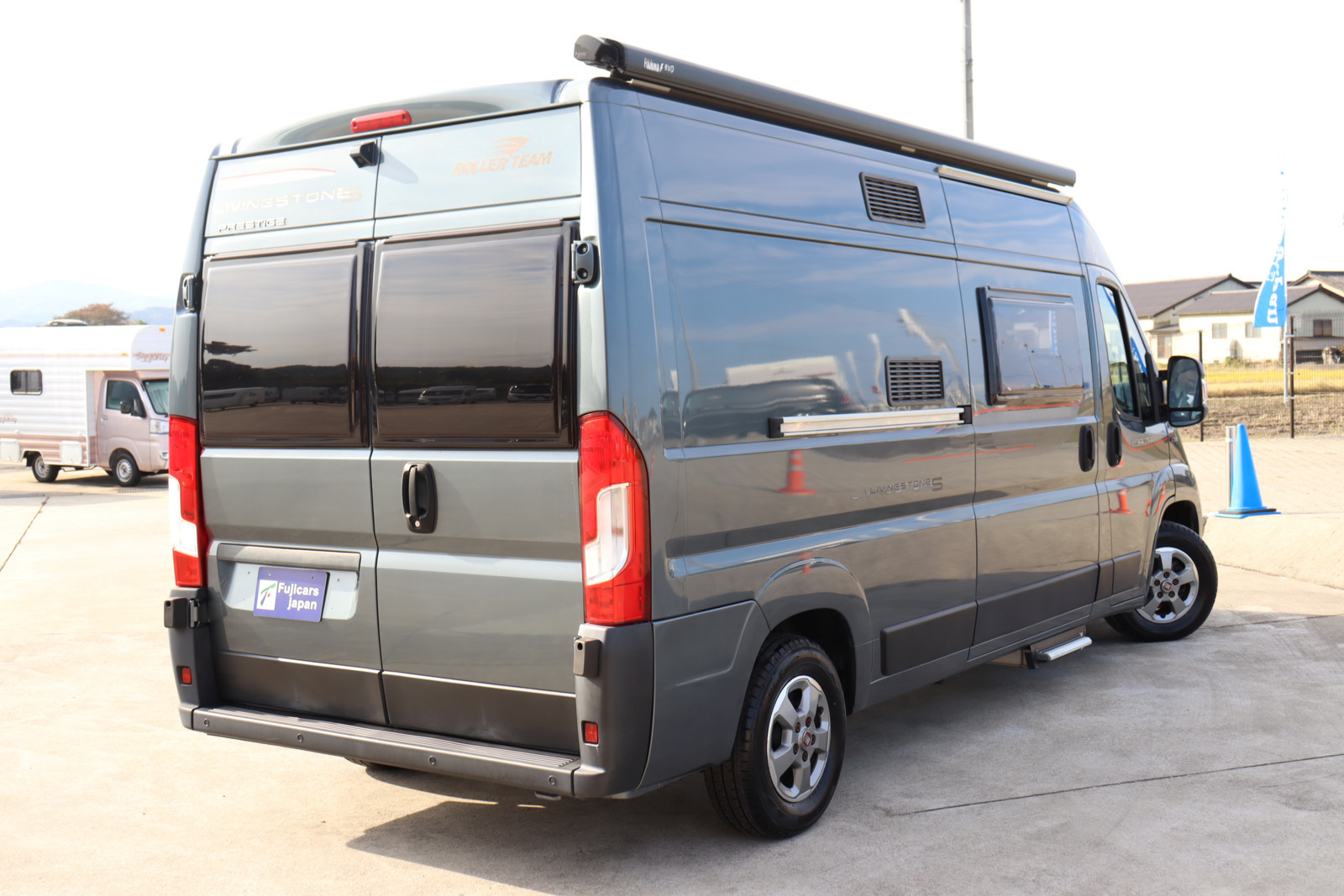 キャンピングカー バンコン ﾃﾞｭｶﾄ ﾛｰﾗｰﾁｰﾑ ﾘﾋﾞﾝｸﾞｽﾄﾝ5