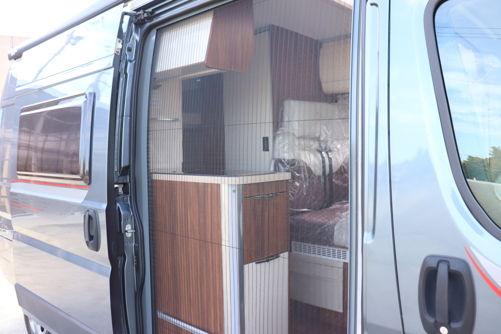 キャンピングカー バンコン ﾃﾞｭｶﾄ ﾛｰﾗｰﾁｰﾑ ﾘﾋﾞﾝｸﾞｽﾄﾝ5