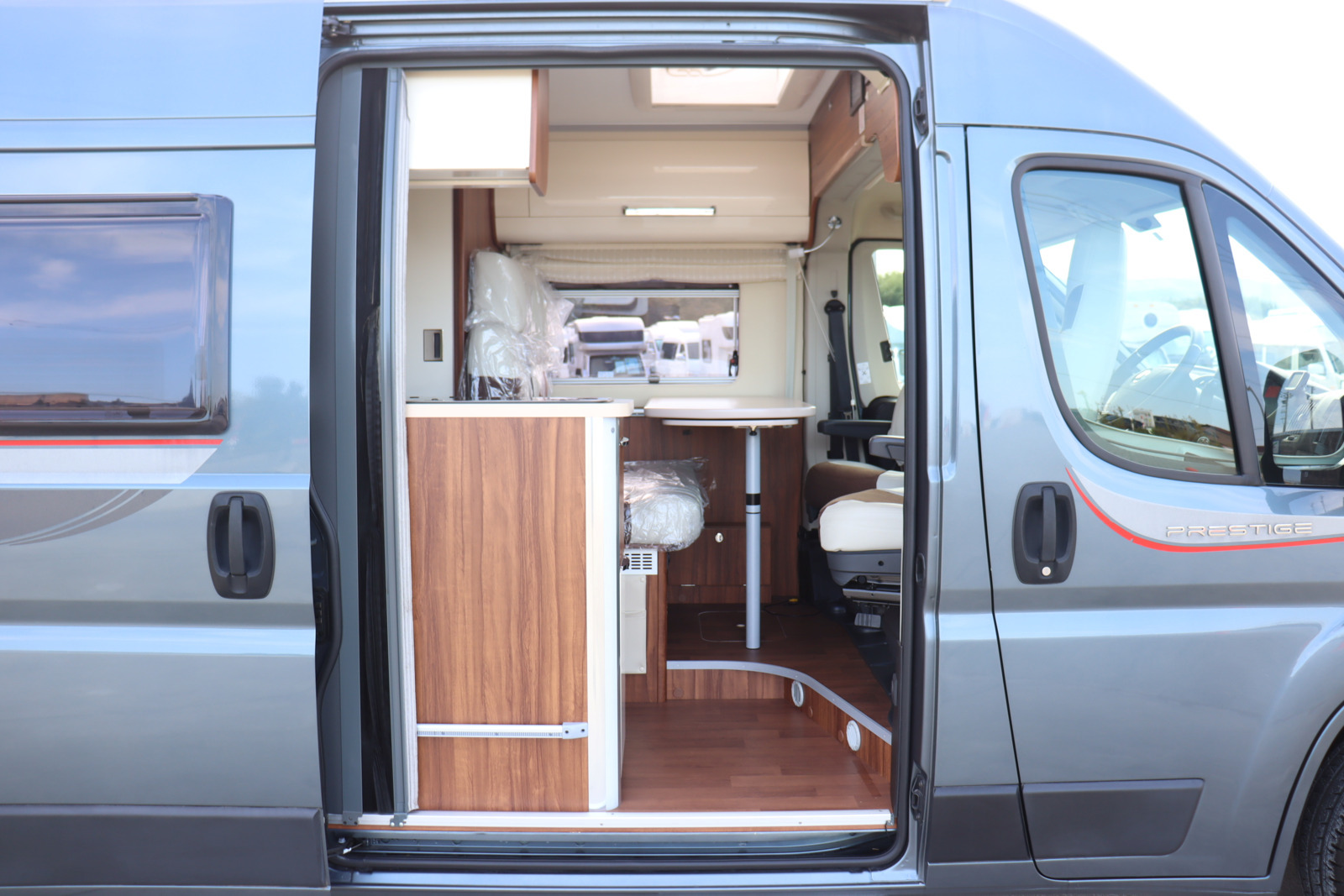 キャンピングカー バンコン ﾃﾞｭｶﾄ ﾛｰﾗｰﾁｰﾑ ﾘﾋﾞﾝｸﾞｽﾄﾝ5