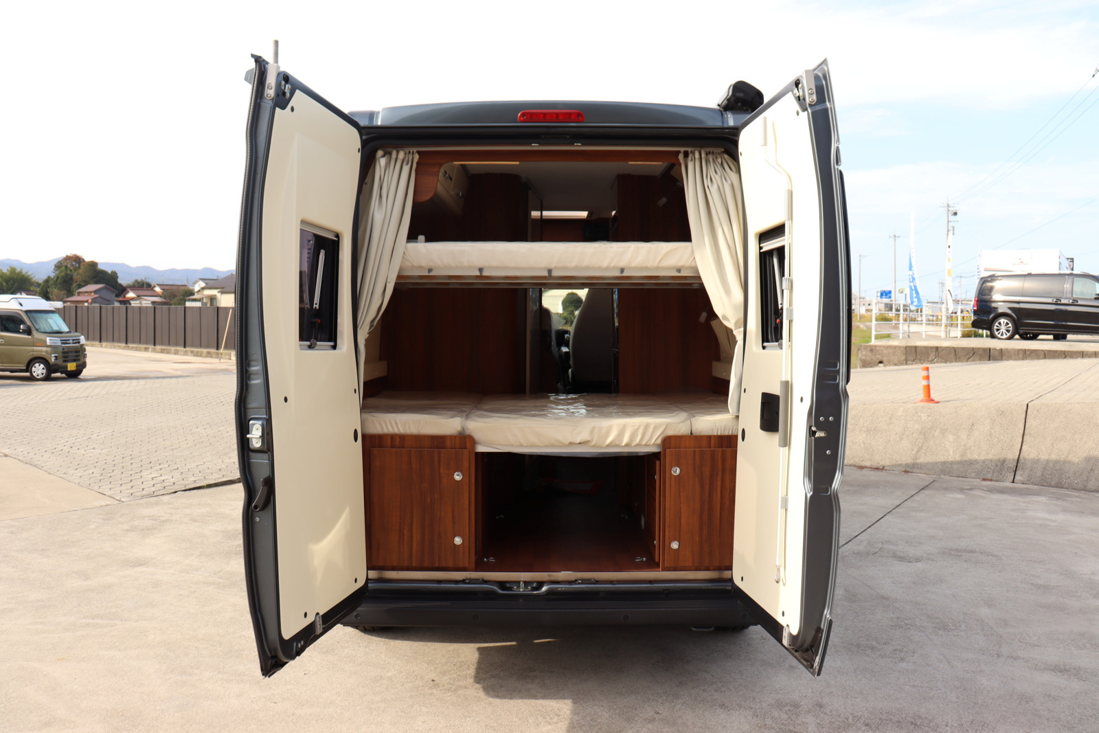 キャンピングカー バンコン ﾃﾞｭｶﾄ ﾛｰﾗｰﾁｰﾑ ﾘﾋﾞﾝｸﾞｽﾄﾝ5